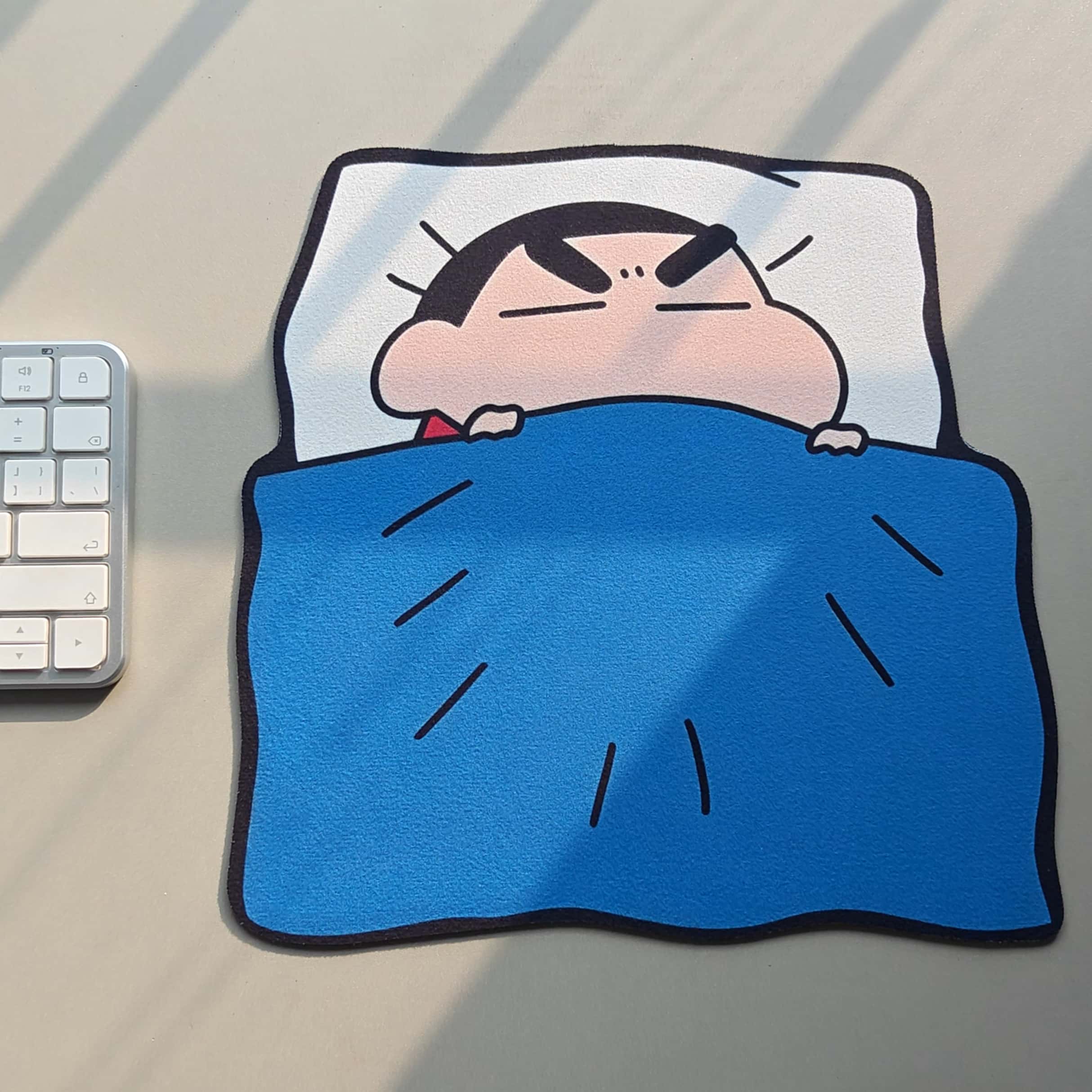 Niedliches Crayon Shinchan Mau – Home Office Programmer Bewertung und Preis